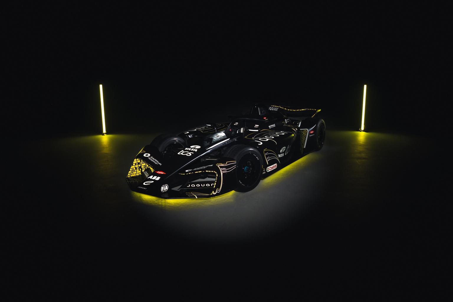 最高速”277km/h”をマシンに刻印。ジャガー、歴代の進化をデザインに反映した「GEN4 proto_TYPE」を公開。