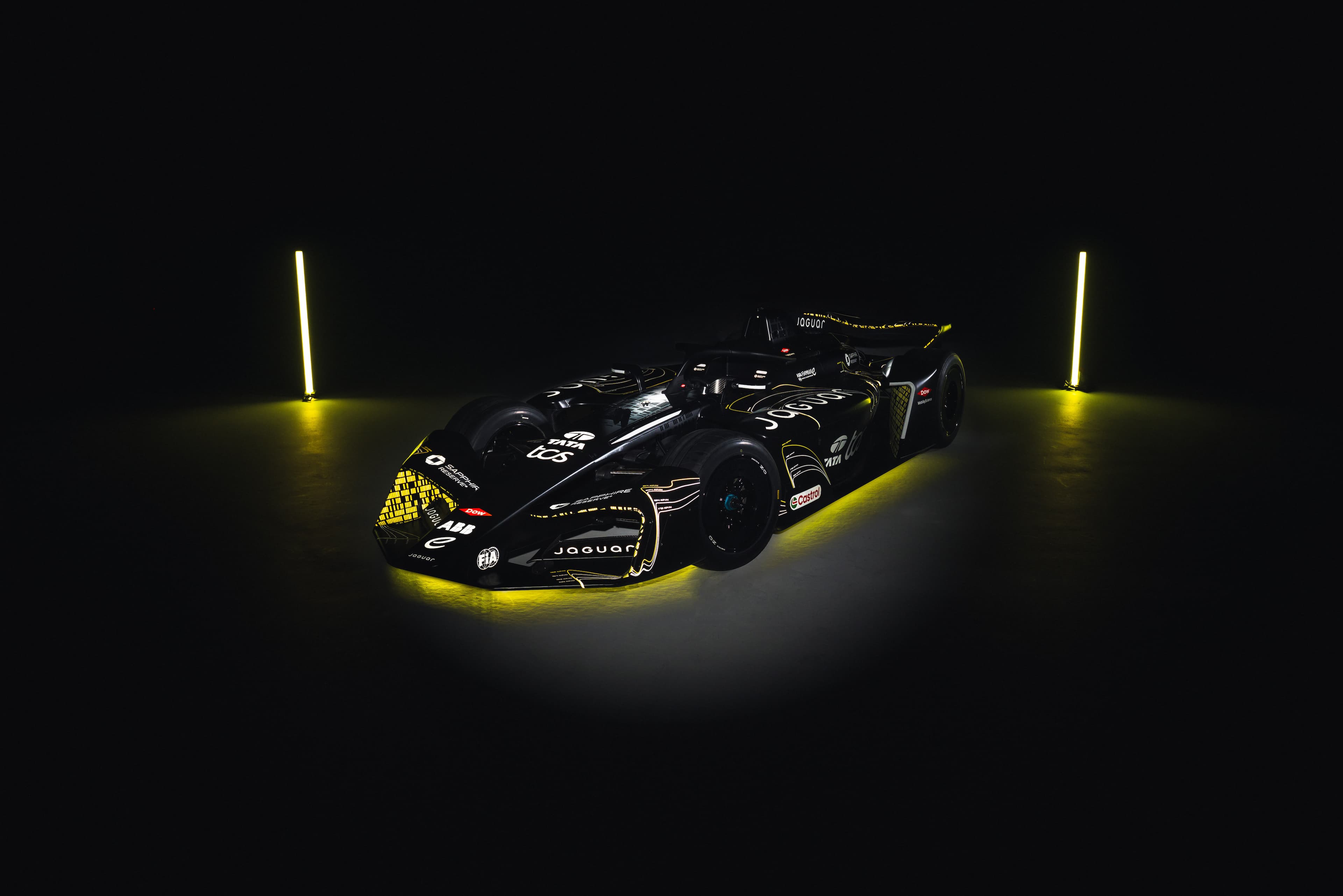 最高速”277km/h”をマシンに刻印。ジャガー、歴代の進化をデザインに反映した「GEN4 proto_TYPE」を公開。