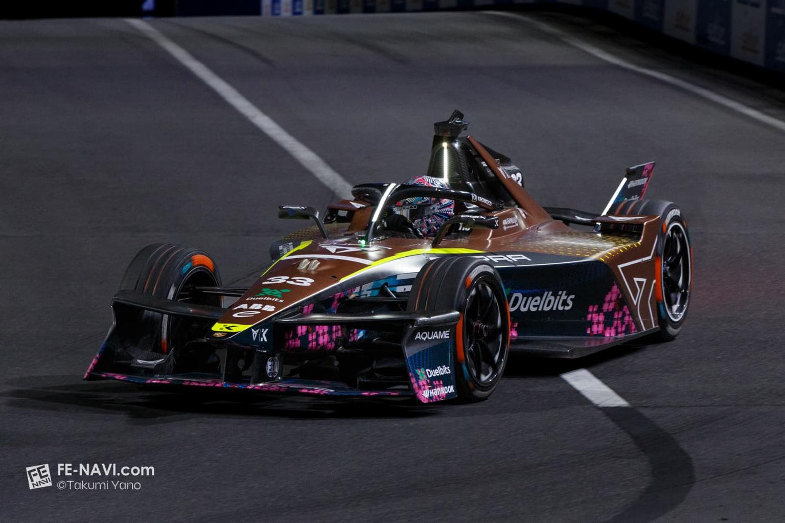 ティクタムが最終周にデニスを逆転。東京初のナイトレースで劇的勝利【第14戦 東京E-Prix 決勝】
