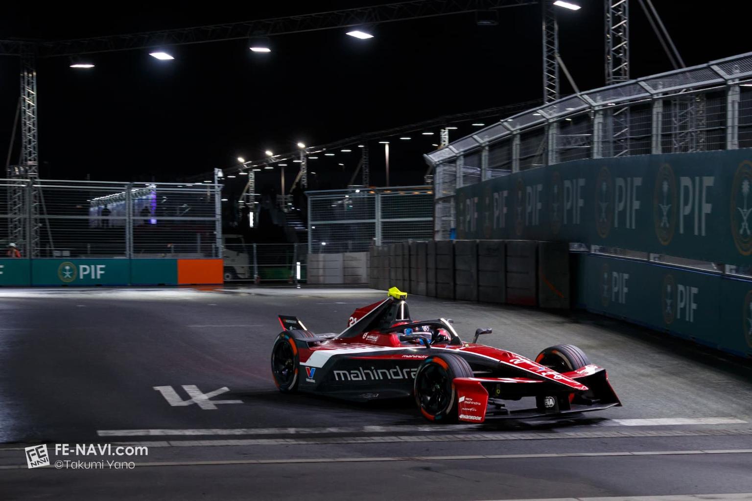 デ・フリースが東京初優勝。終盤の多重クラッシュと赤旗を経て今季2勝目【第15戦 東京E-Prix 決勝】