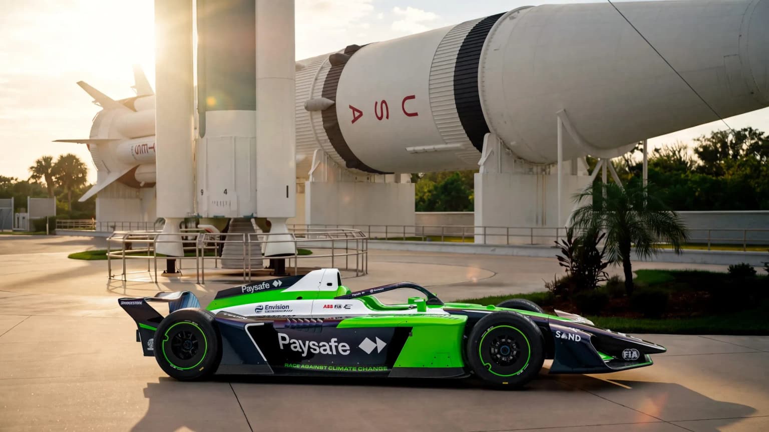 エンビジョン、来季カラーリングを発表 宇宙発射施設で新時代を示す