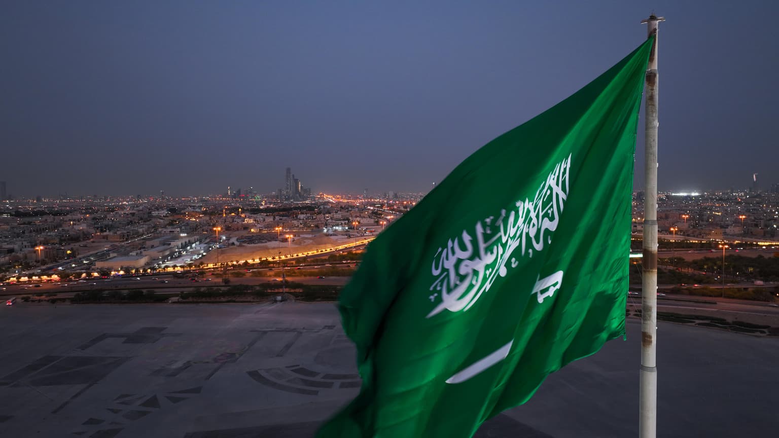 サウジアラビアに攻撃相次ぐ 開幕戦ジェッダへの影響懸念