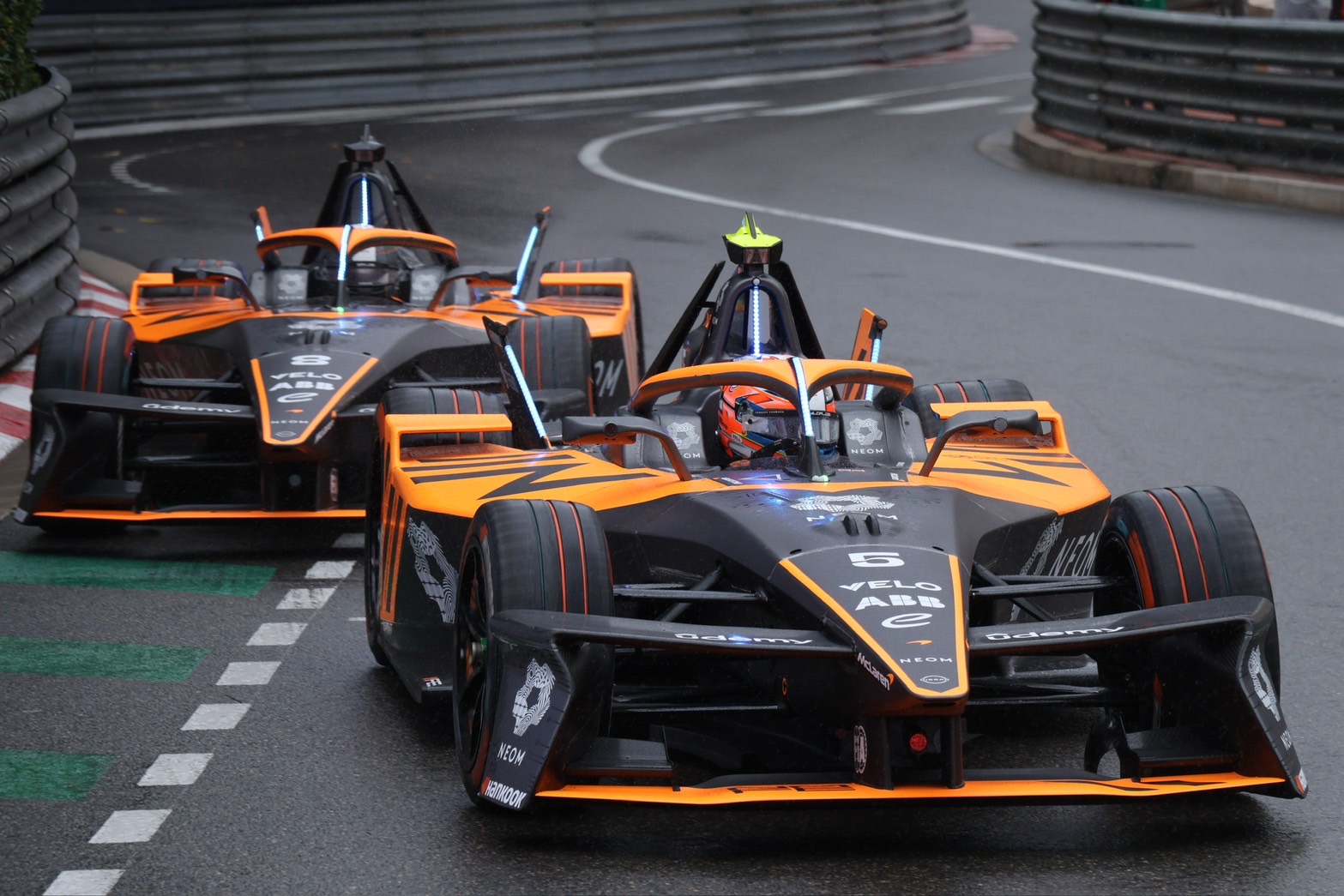 NEOM MCLARENチームマシン